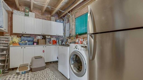 143 Ackerman Crescent, Red Deer, AB - Indoor Photo Showing Laundry Room