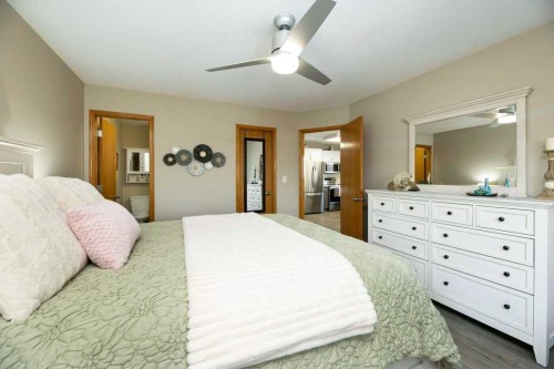 135 Doran Crescent, Red Deer, AB - Indoor Photo Showing Bedroom