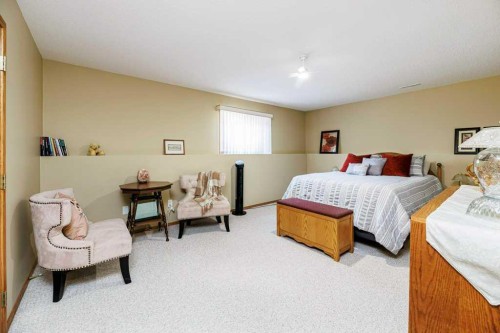 135 Doran Crescent, Red Deer, AB - Indoor Photo Showing Bedroom