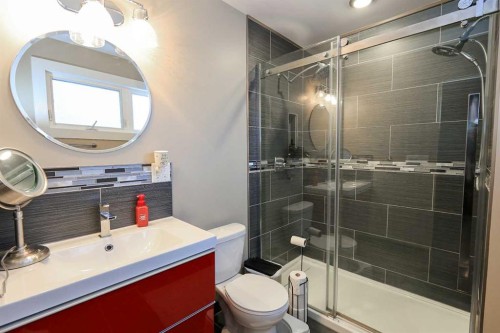 415 Barrett Drive, Red Deer, AB - Indoor Photo Showing Bathroom