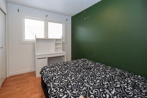 415 Barrett Drive, Red Deer, AB - Indoor Photo Showing Bedroom