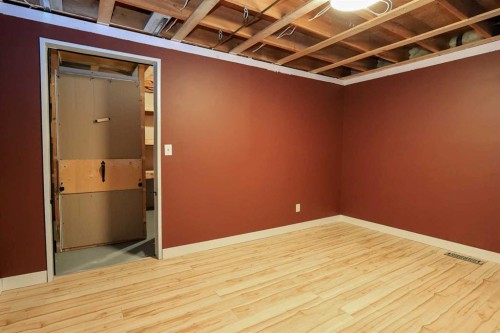 415 Barrett Drive, Red Deer, AB - Indoor Photo Showing Other Room