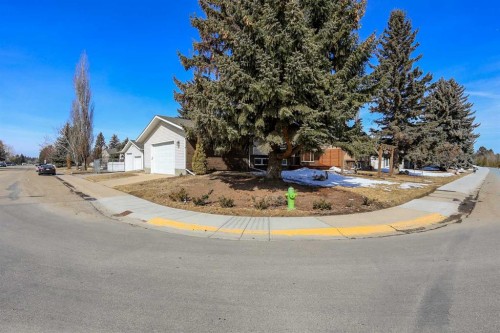 415 Barrett Drive, Red Deer, AB - Outdoor