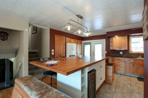 415 Barrett Drive, Red Deer, AB - Indoor Photo Showing Other Room