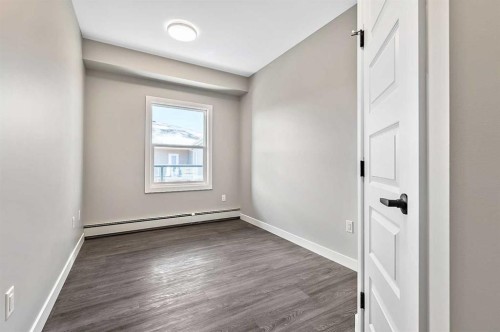 302-97 Station Drive, Sylvan Lake, AB - Indoor Photo Showing Other Room
