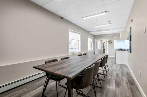 302-97 Station Drive, Sylvan Lake, AB - Indoor Photo Showing Dining Room