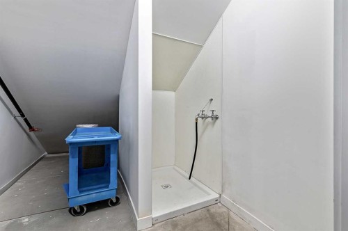 302-97 Station Drive, Sylvan Lake, AB - Indoor Photo Showing Other Room