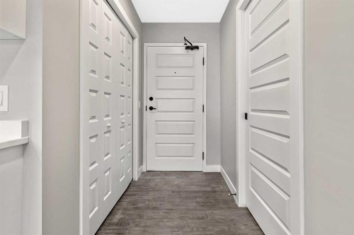 302-97 Station Drive, Sylvan Lake, AB - Indoor Photo Showing Other Room
