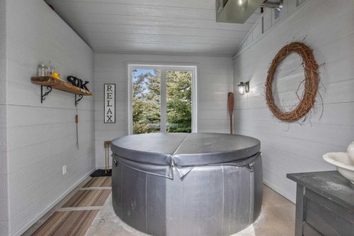 38272 Range Road 265, Rural Red Deer County, AB - Indoor Photo Showing Bathroom