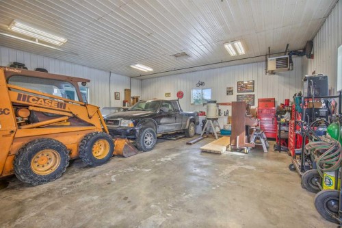38272 Range Road 265, Rural Red Deer County, AB - Indoor Photo Showing Garage