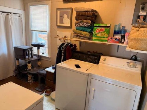 5016 51 Street, Hardisty, AB - Indoor Photo Showing Laundry Room