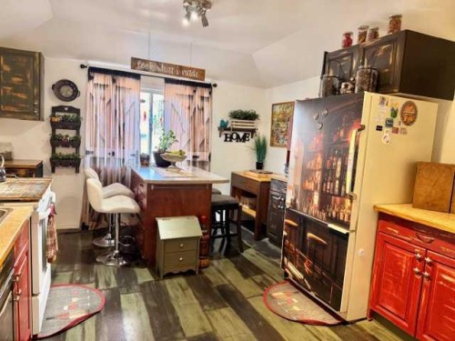 5016 51 Street, Hardisty, AB - Indoor Photo Showing Kitchen