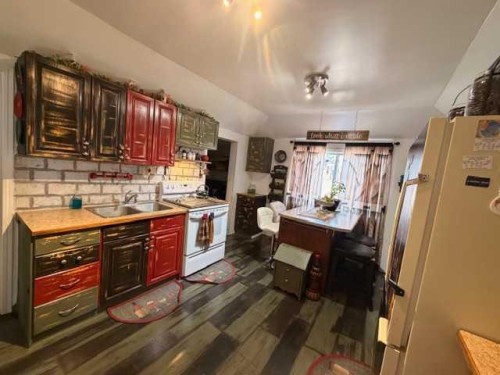 5016 51 Street, Hardisty, AB - Indoor Photo Showing Kitchen With Double Sink