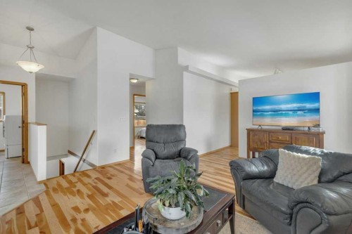 118 Duval Crescent, Red Deer, AB - Indoor Photo Showing Living Room