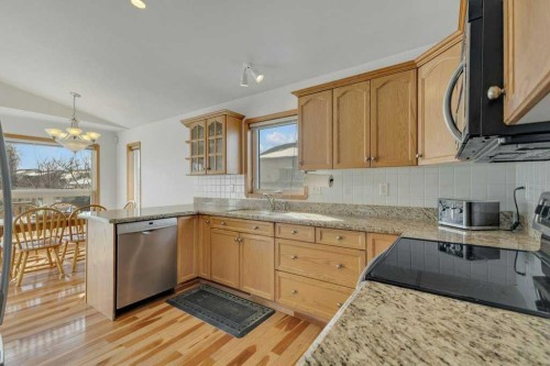 118 Duval Crescent, Red Deer, AB - Indoor Photo Showing Kitchen