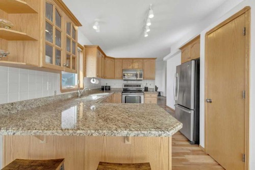 118 Duval Crescent, Red Deer, AB - Indoor Photo Showing Kitchen