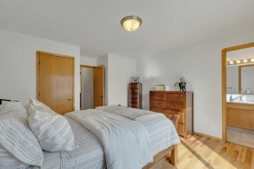 118 Duval Crescent, Red Deer, AB - Indoor Photo Showing Bedroom