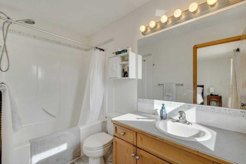 118 Duval Crescent, Red Deer, AB - Indoor Photo Showing Bathroom