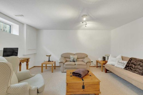 118 Duval Crescent, Red Deer, AB - Indoor Photo Showing Living Room