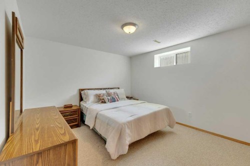 118 Duval Crescent, Red Deer, AB - Indoor Photo Showing Bedroom