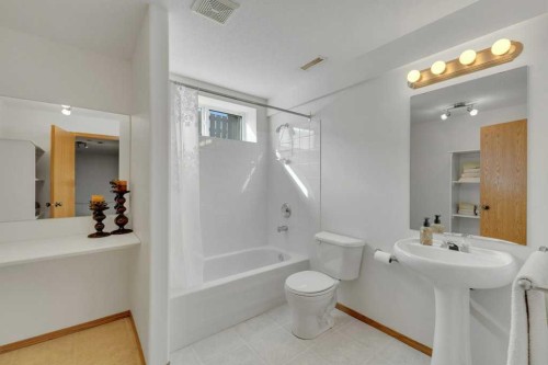 118 Duval Crescent, Red Deer, AB - Indoor Photo Showing Bathroom