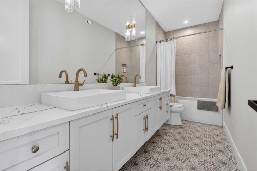 20320 29 Avenue Nw, Edmonton, AB - Indoor Photo Showing Bathroom