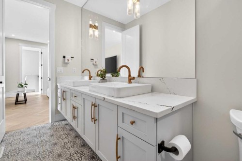 20320 29 Avenue Nw, Edmonton, AB - Indoor Photo Showing Bathroom