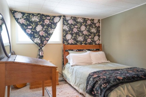 5223 Newson Boulevard, Bashaw, AB - Indoor Photo Showing Bedroom