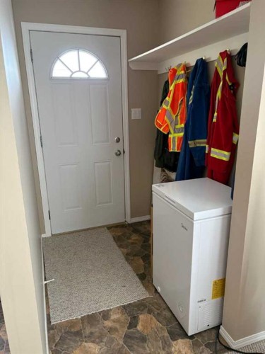 201 A&B First Street, Morrin, AB - Indoor