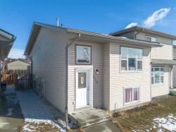 4506 45 Avenue Close Rocky Mountain House, AB T4T 1W8