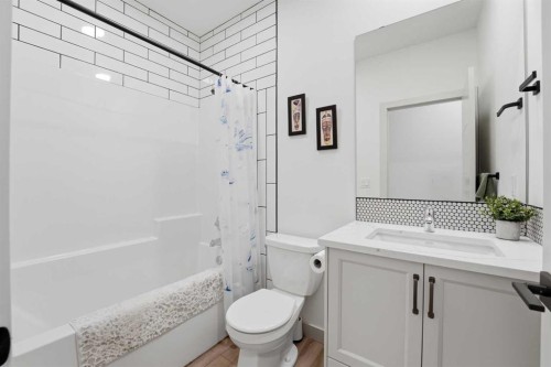 34 Mitchell Crescent, Blackfalds, AB - Indoor Photo Showing Bathroom