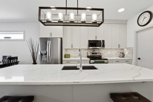 34 Mitchell Crescent, Blackfalds, AB - Indoor Photo Showing Kitchen With Upgraded Kitchen