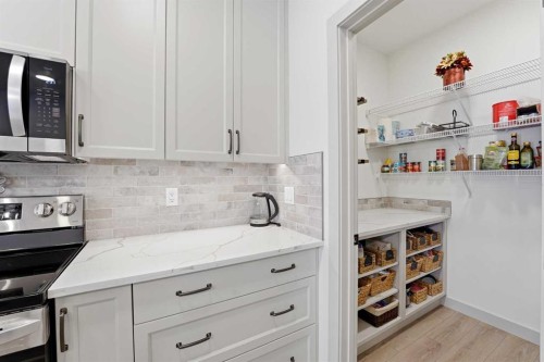 34 Mitchell Crescent, Blackfalds, AB - Indoor Photo Showing Kitchen
