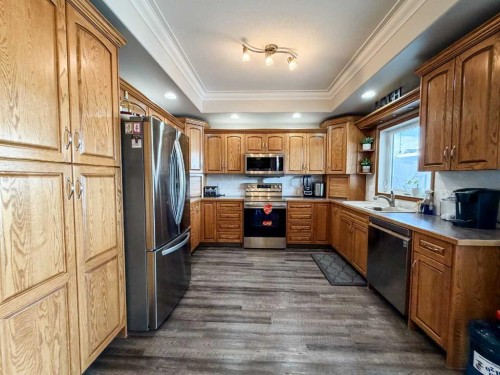 6701 41 Avenue, Stettler, AB - Indoor Photo Showing Kitchen