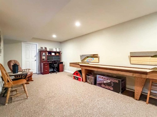 6701 41 Avenue, Stettler, AB - Indoor Photo Showing Other Room