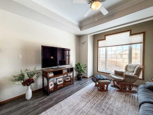 6701 41 Avenue, Stettler, AB - Indoor Photo Showing Living Room