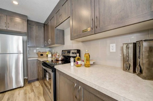 15 Golden Crescent, Red Deer, AB - Indoor Photo Showing Kitchen