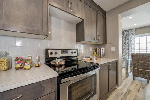 15 Golden Crescent, Red Deer, AB - Indoor Photo Showing Kitchen With Upgraded Kitchen