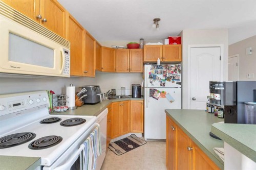 116 Arthur Close, Red Deer, AB - Indoor Photo Showing Kitchen
