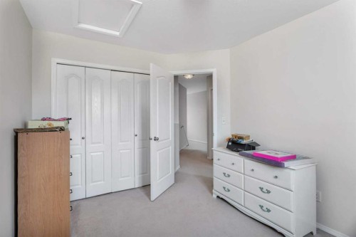 116 Arthur Close, Red Deer, AB - Indoor Photo Showing Bedroom