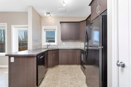 8 Ross Close, Sylvan Lake, AB - Indoor Photo Showing Kitchen