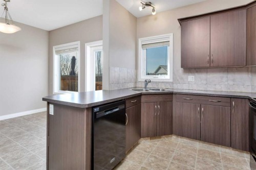 8 Ross Close, Sylvan Lake, AB - Indoor Photo Showing Kitchen With Double Sink