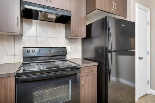 8 Ross Close, Sylvan Lake, AB - Indoor Photo Showing Kitchen