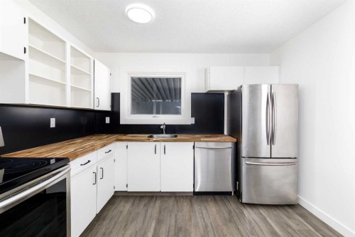 47 Olsen Street, Red Deer, AB - Indoor Photo Showing Kitchen