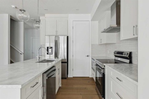 25 Linden Place, Rural Red Deer County, AB - Indoor Photo Showing Kitchen With Double Sink With Upgraded Kitchen
