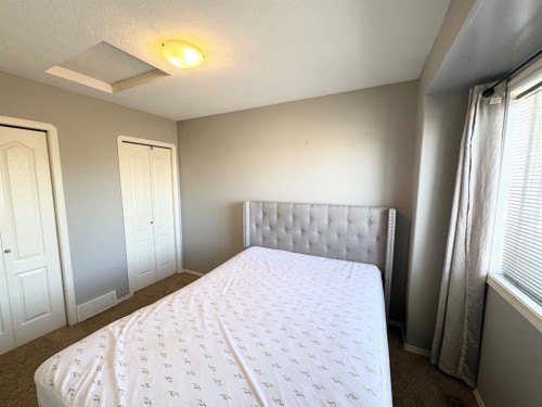 95 Jennings Crescent, Red Deer, AB - Indoor Photo Showing Bedroom