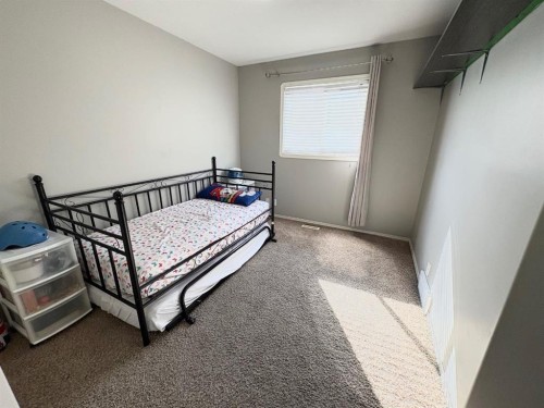 95 Jennings Crescent, Red Deer, AB - Indoor Photo Showing Bedroom