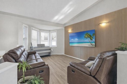 95 Jennings Crescent, Red Deer, AB - Indoor Photo Showing Living Room