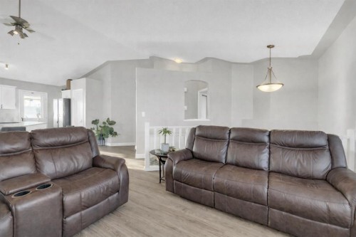 95 Jennings Crescent, Red Deer, AB - Indoor Photo Showing Living Room