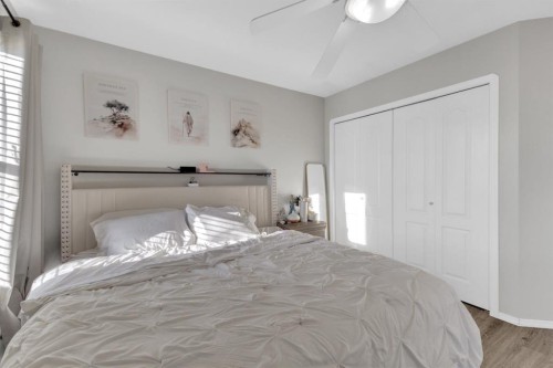 95 Jennings Crescent, Red Deer, AB - Indoor Photo Showing Bedroom